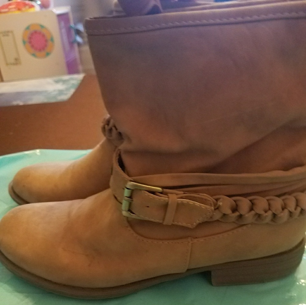 Boots - Picture 2 of 5